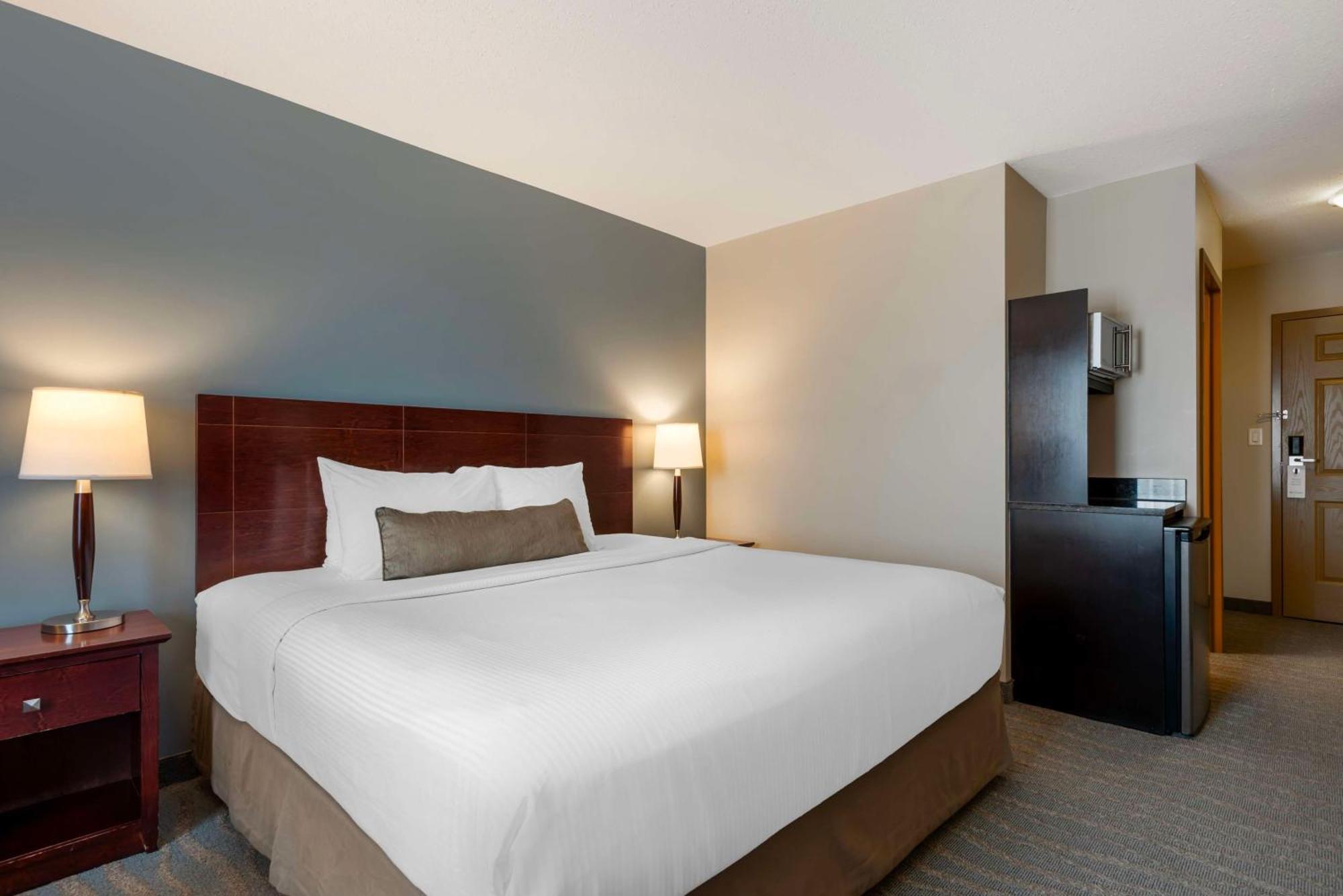 Best Western Rocky Mountain House Exterior photo