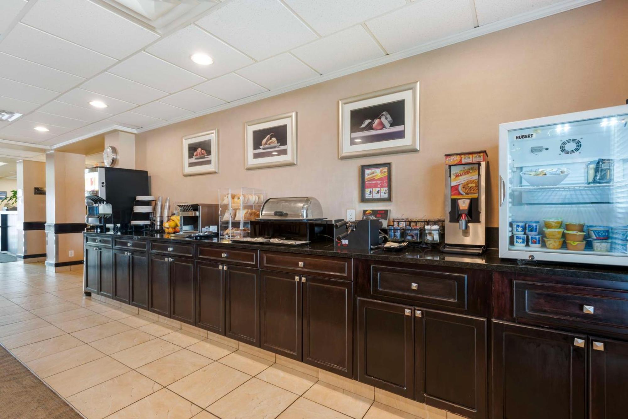 Best Western Rocky Mountain House Exterior photo