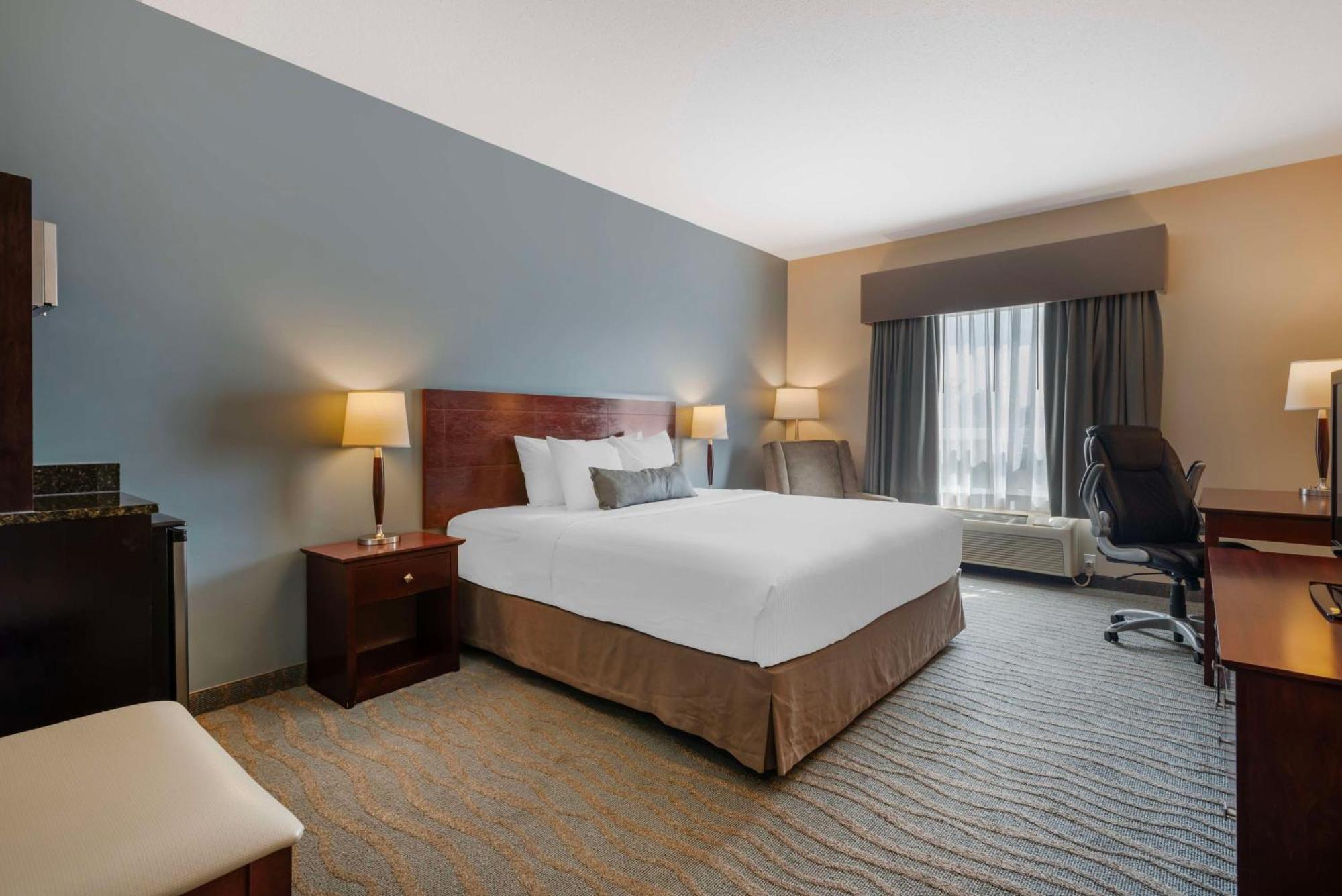 Best Western Rocky Mountain House Exterior photo